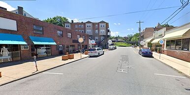 Charming 1BR Apartment Near Train Station