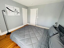 Charming 1BR Apartment Near Train Station