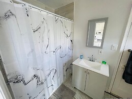 Charming 1BR Apartment Near Train Station