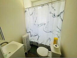 1-br Glenside - Long Term Available Parking