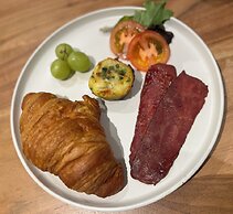 Hikari-Okanagan Sunshine B&B