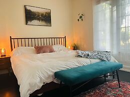 Hikari-Okanagan Sunshine B&B