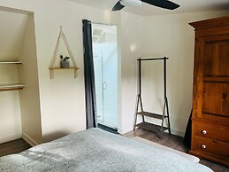 Hikari-Okanagan Sunshine B&B