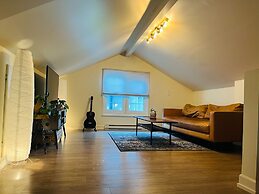 Hikari-Okanagan Sunshine B&B