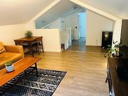 Hikari-Okanagan Sunshine B&B