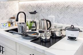 Ocean and City Views at Island Colony Near Waikiki Beach