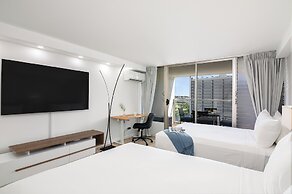 Ocean and City Views at Island Colony Near Waikiki Beach