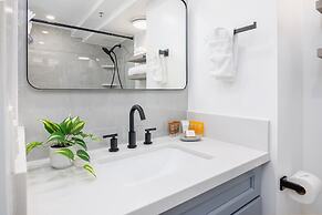 Ocean and City Views at Island Colony Near Waikiki Beach