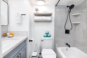 Ocean and City Views at Island Colony Near Waikiki Beach