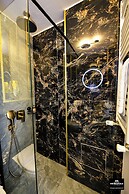 Metropole Apartments Central City