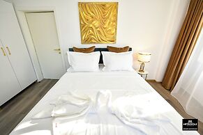 Metropole Apartments Central City