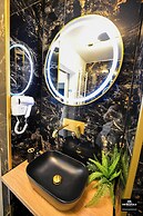 Metropole Apartments Central City