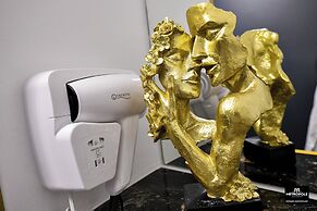 Metropole Apartments Central City