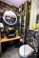 Metropole Apartments Central City