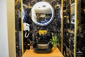 Metropole Apartments Central City