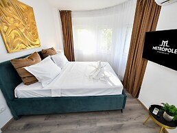 Metropole Apartments Central City