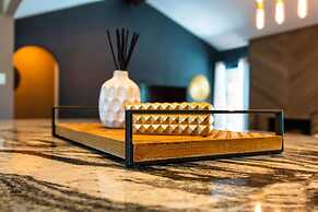 Sinatra Fun 5BD Home Huge Pool Game Room