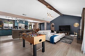 Sinatra Fun 5BD Home Huge Pool Game Room