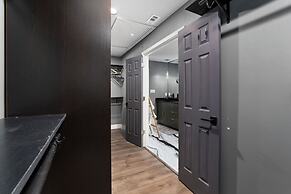 Sinatra Fun 5BD Home Huge Pool Game Room