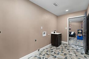 Sinatra Fun 5BD Home Huge Pool Game Room