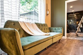 Sinatra Fun 5BD Home Huge Pool Game Room