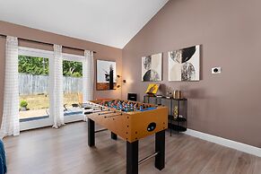 Sinatra Fun 5BD Home Huge Pool Game Room