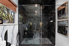 Sinatra Fun 5BD Home Huge Pool Game Room