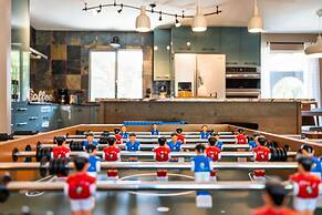 Sinatra Fun 5BD Home Huge Pool Game Room