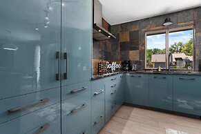 Sinatra Fun 5BD Home Huge Pool Game Room