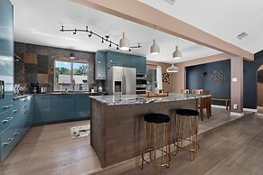 Sinatra Fun 5BD Home Huge Pool Game Room