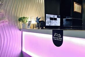 Deco Lux Hotel