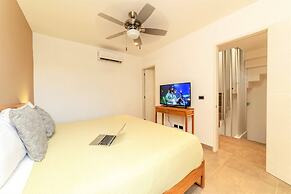 Comfortable, Spacious Penthouse- 2 Bedrooms- 7 People