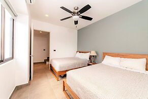 Comfortable, Spacious Penthouse- 2 Bedrooms- 7 People