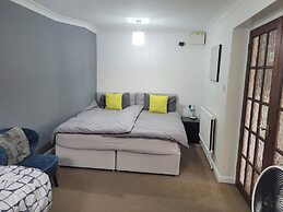Charming Luton Apartment Retreat