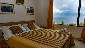 INCANTO Golden Place