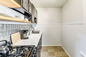 13 Mi to Buffalo: Cozy Apartment in Depew!