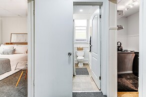 13 Mi to Buffalo: Cozy Apartment in Depew!