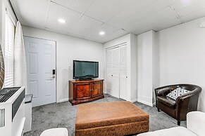 13 Mi to Buffalo: Cozy Apartment in Depew!