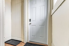 13 Mi to Buffalo: Cozy Apartment in Depew!