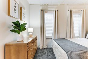 13 Mi to Buffalo: Cozy Apartment in Depew!