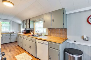 Large Yard & Fire Pit: Pet-friendly Ravenna Home!