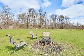 Large Yard & Fire Pit: Pet-friendly Ravenna Home!