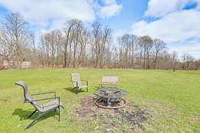 Large Yard & Fire Pit: Pet-friendly Ravenna Home!