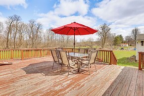 Large Yard & Fire Pit: Pet-friendly Ravenna Home!