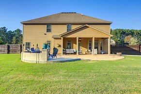 8 Mi to Trilith Studios: Home w/ Fire Pit!