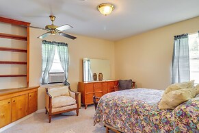 2 Mi to Dtwn Natchez: Cozy Home w/ Yard & Patio!