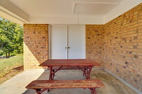 2 Mi to Dtwn Natchez: Cozy Home w/ Yard & Patio!