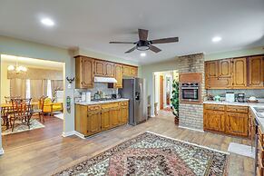 2 Mi to Dtwn Natchez: Cozy Home w/ Yard & Patio!