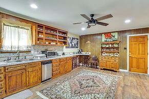 2 Mi to Dtwn Natchez: Cozy Home w/ Yard & Patio!