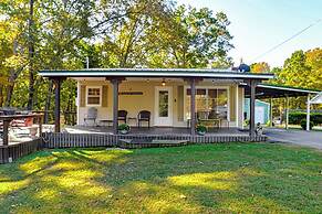 < 1 Mi to Fishing: Springville Home w/ Fireplace!